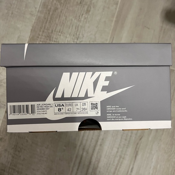 Jordan 1 Retro High OG - 8.5 Men’s - Picture 3 of 4